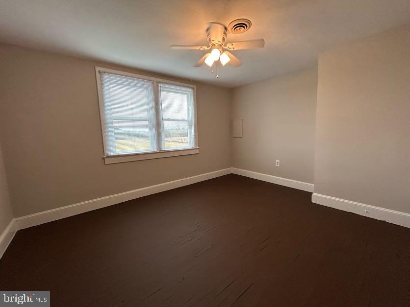 15471 U.S. Rte 1 Woodford, VA 22580 - Photo 37 of 74 an empty room with a window