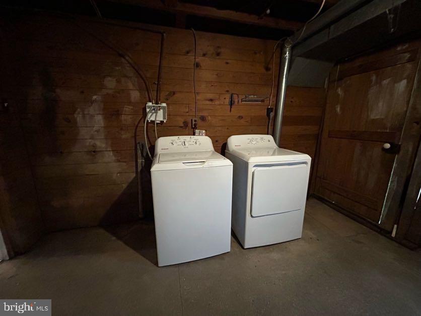 15471 U.S. Rte 1 Woodford, VA 22580 - Photo 56 of 74 a utility room with dryer and washer