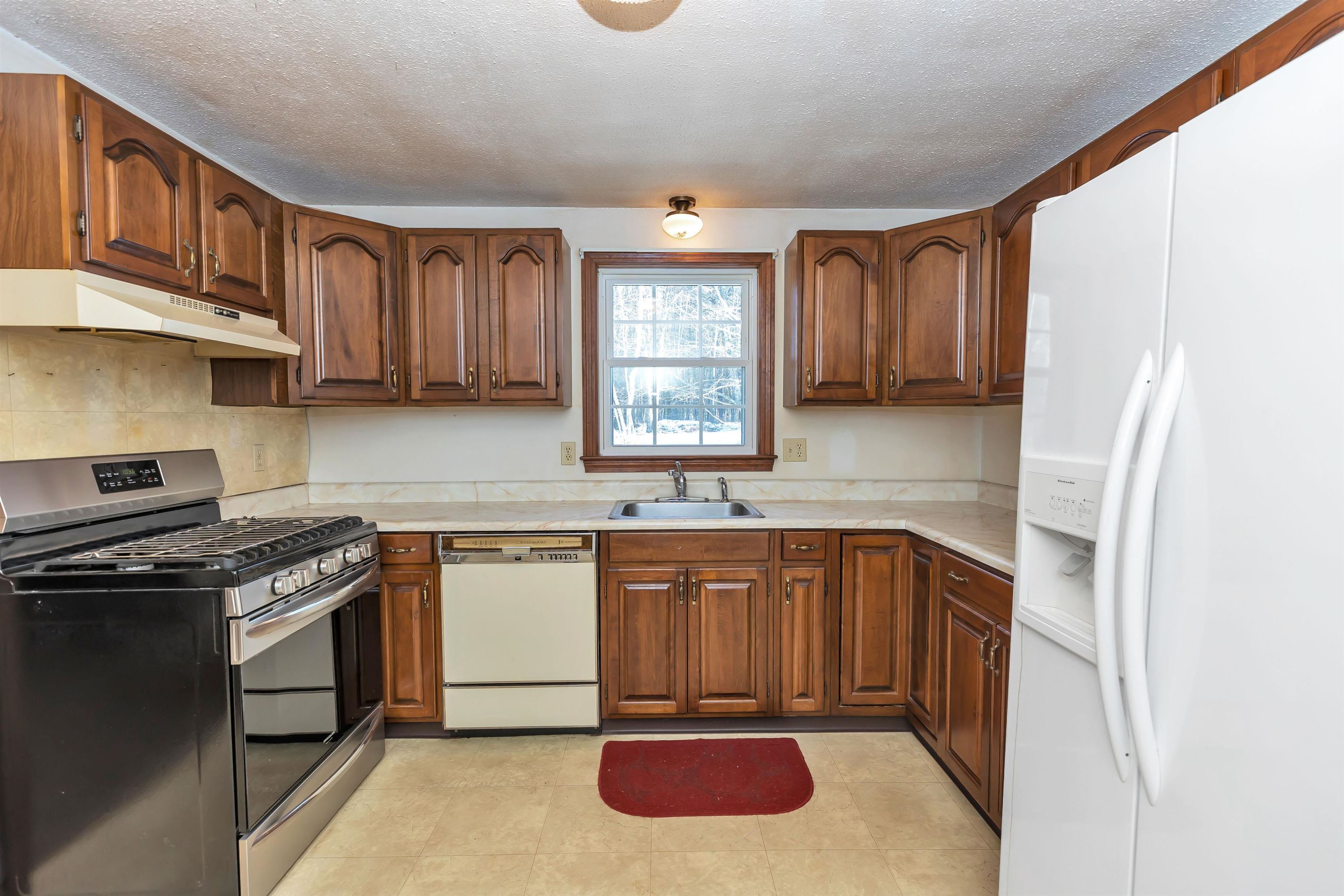 10 Taryn Road Derry, NH 03038 - Photo 13 of 31