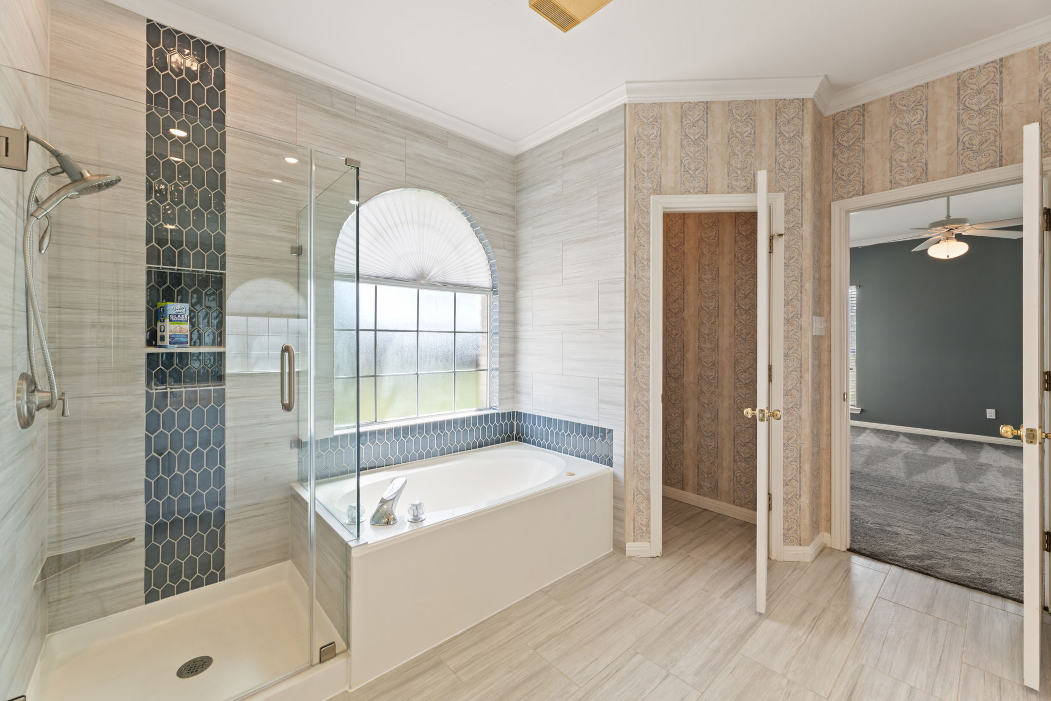 109 Riverview Drive Georgetown, TX 78628 - Photo 23 of 35 Full bath with a garden tub, a stall shower, ornamental molding, and a ceiling fan