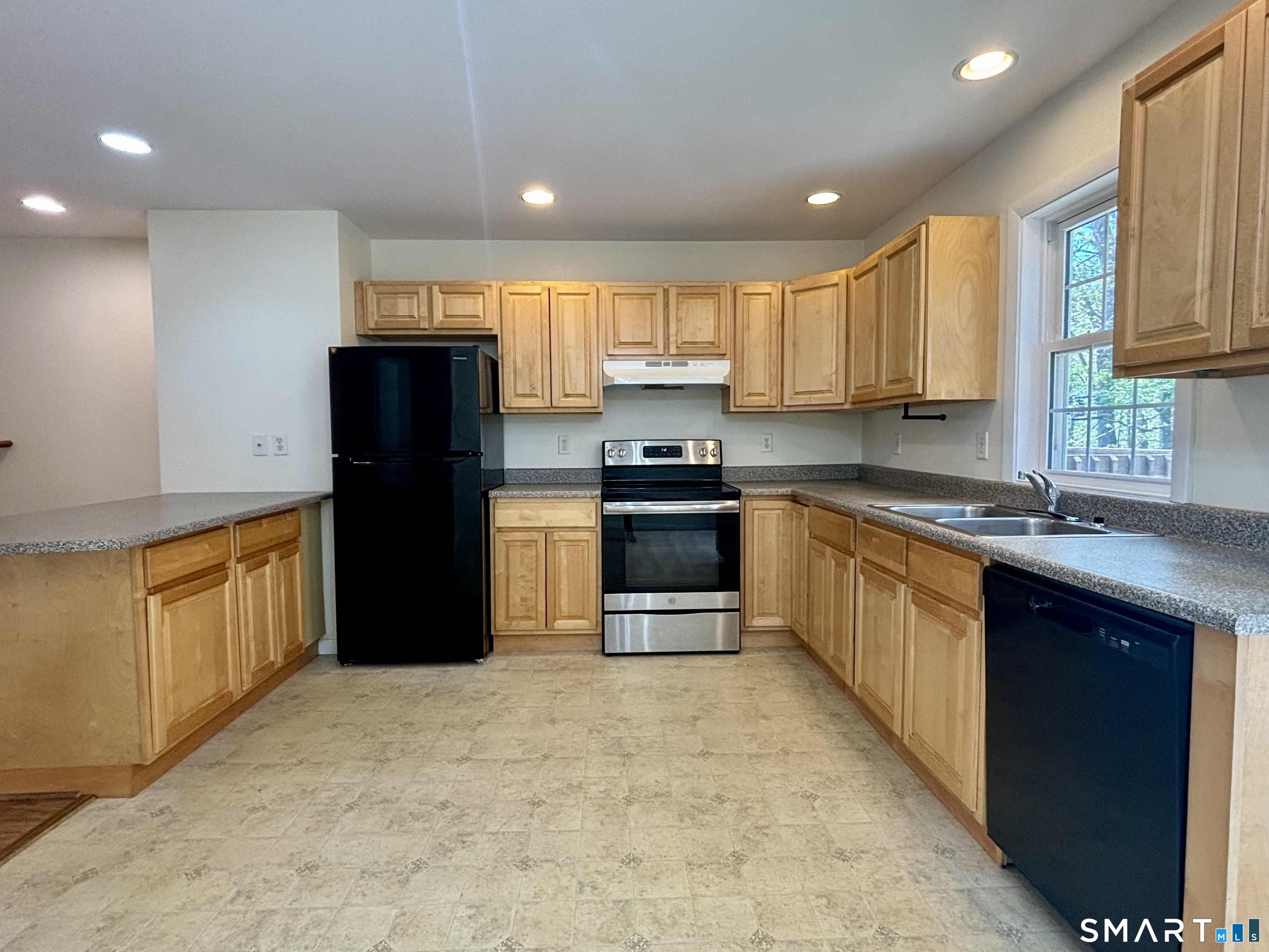 14 Old Fitch Hill Road, Unit B Montville, CT 06382 - Photo 11 of 31
