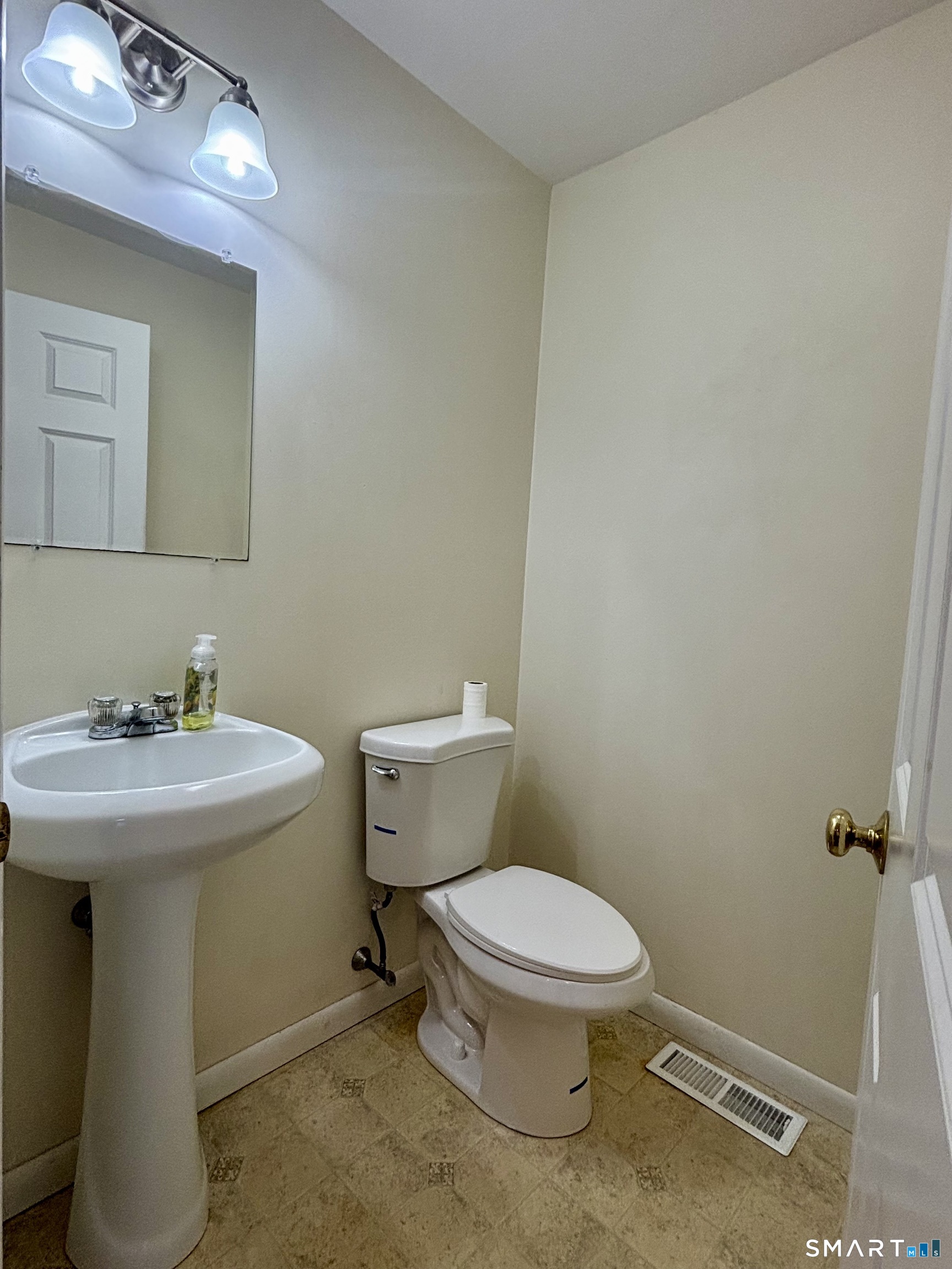 14 Old Fitch Hill Road, Unit B Montville, CT 06382 - Photo 6 of 31