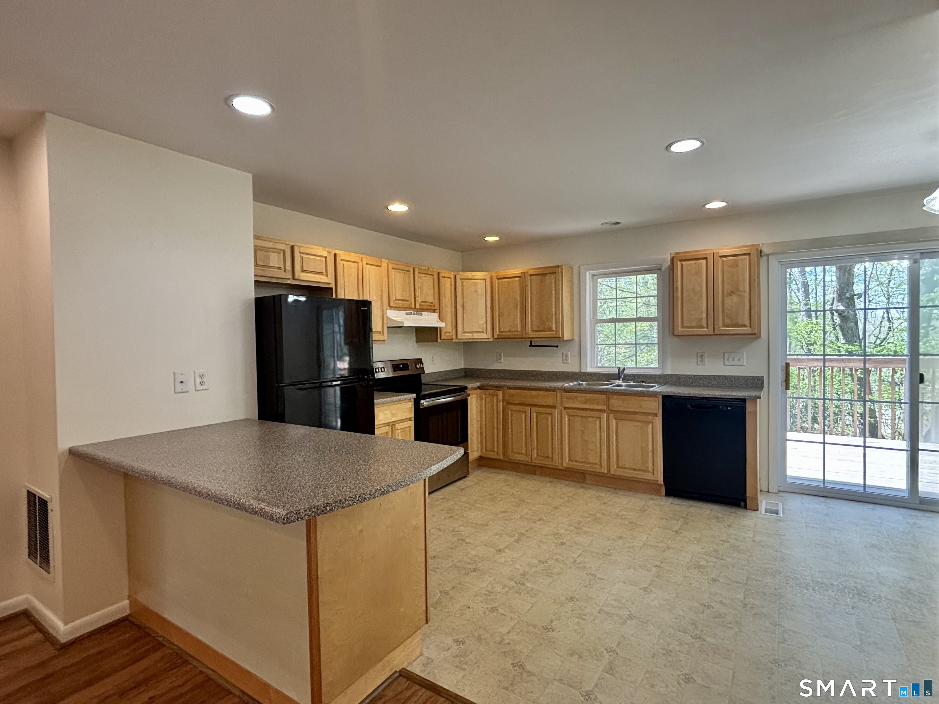 14 Old Fitch Hill Road, Unit B Montville, CT 06382 - Photo 7 of 31