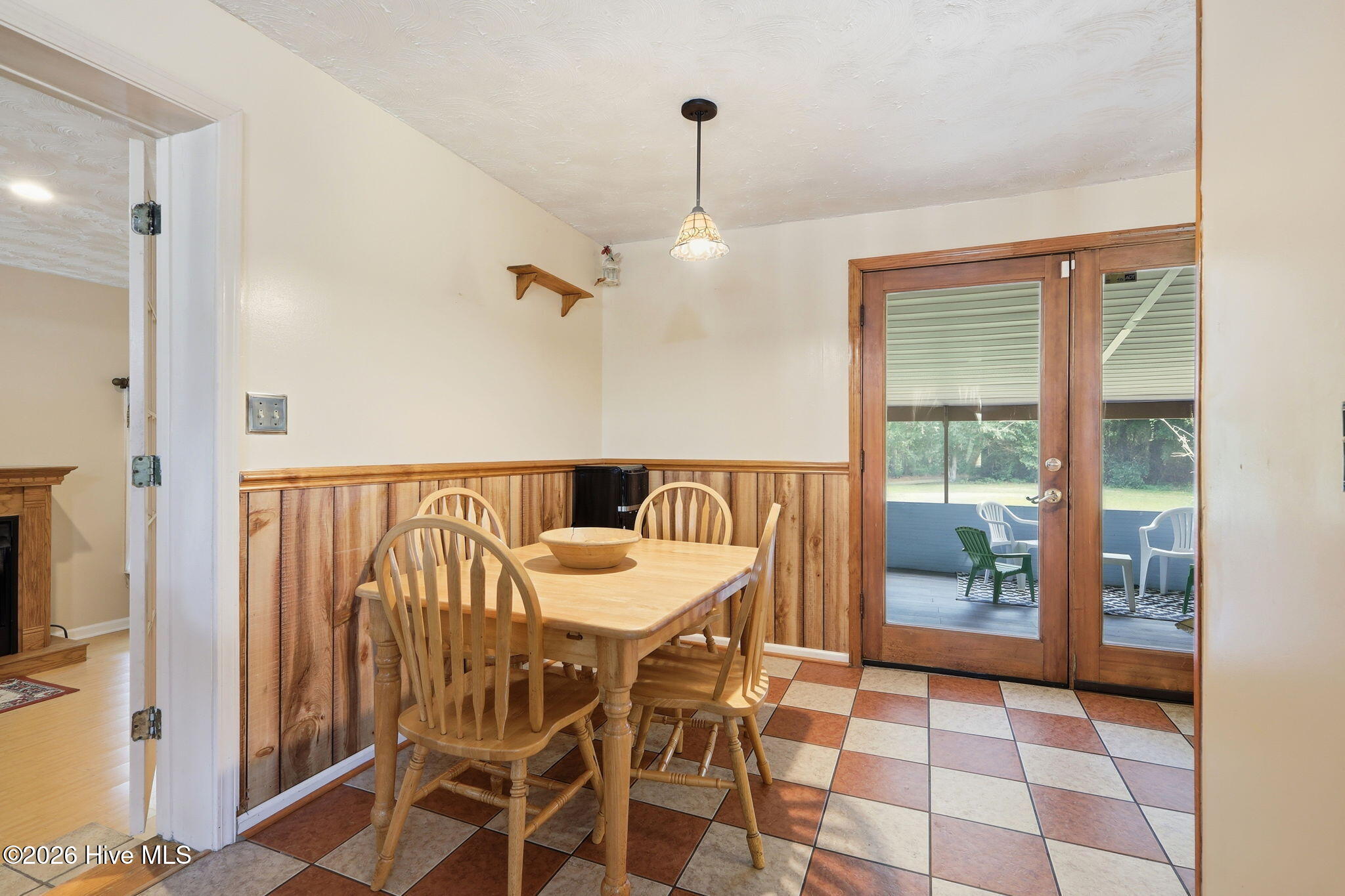 284 Laurel Road Beaufort, NC 28516 - Photo 16 of 41 Dining area
