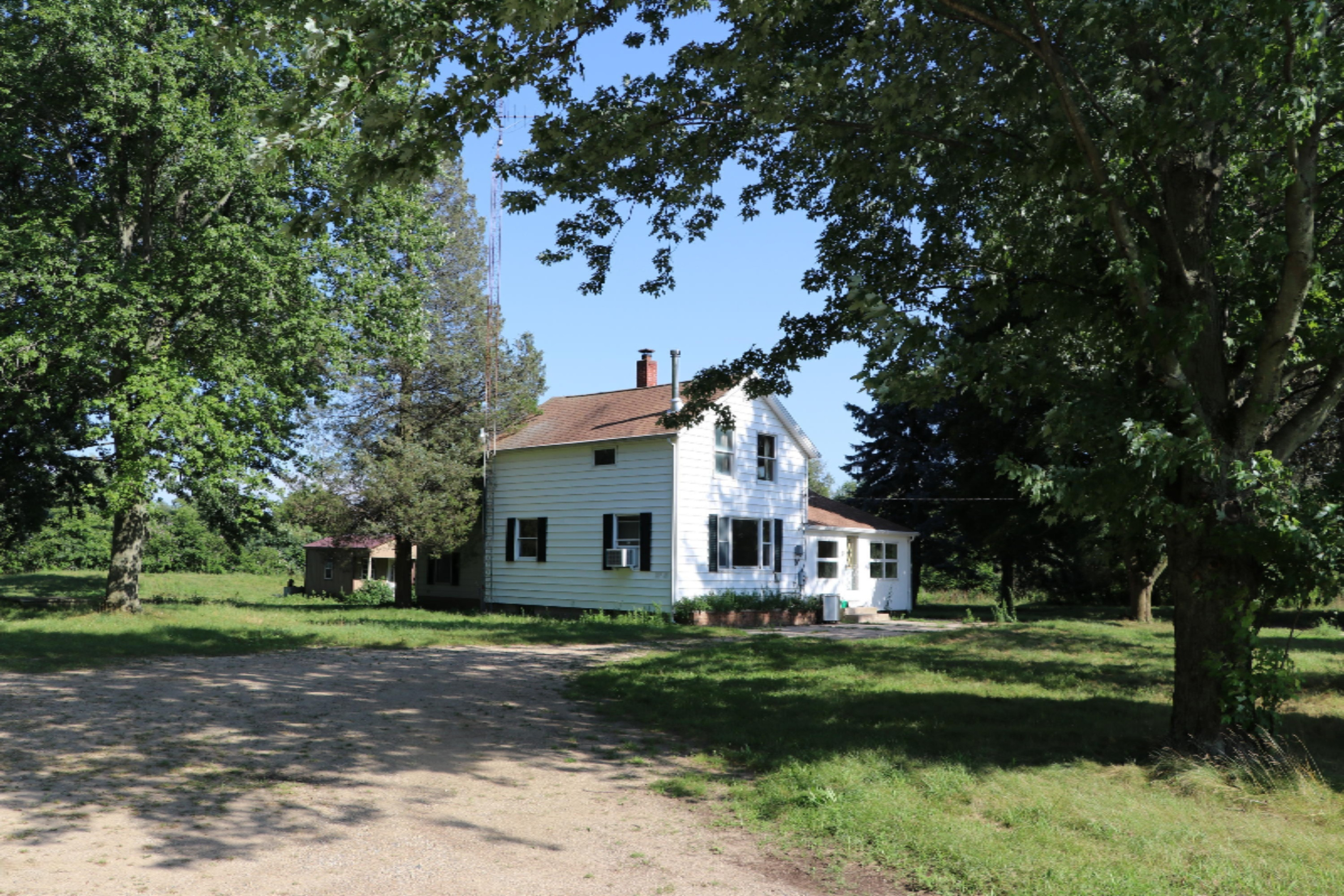 3835 Pier Road Benton Harbor, MI 49022 - Photo 1 of 37 IMG_5335
