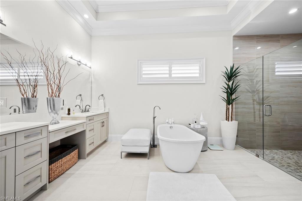 2879 Coco Lakes Drive Naples, FL 34105 - Photo 19 of 49