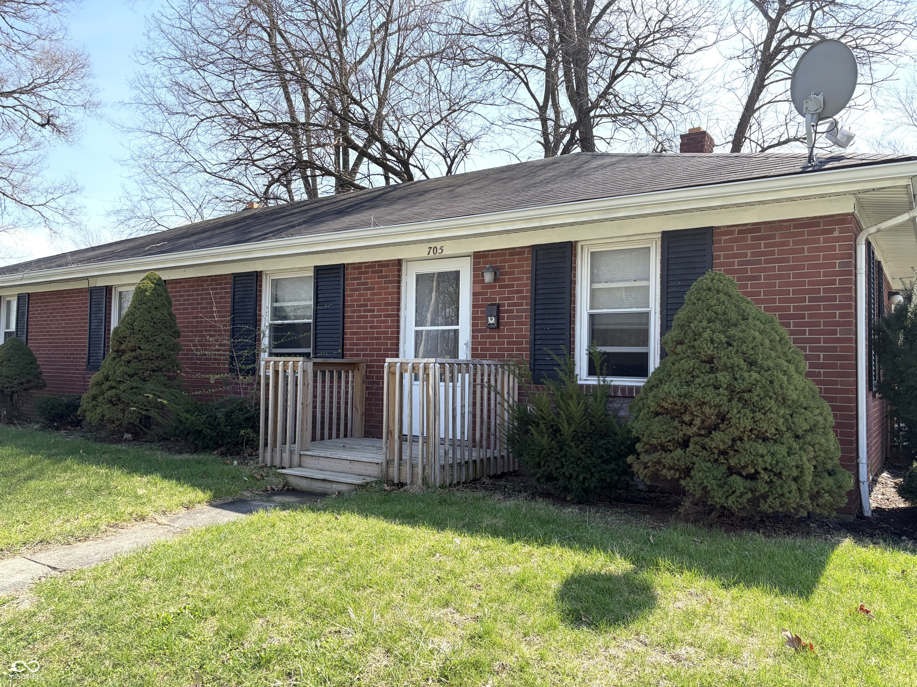 705 West 29th Street Anderson, IN 46016 - Photo 2 of 15