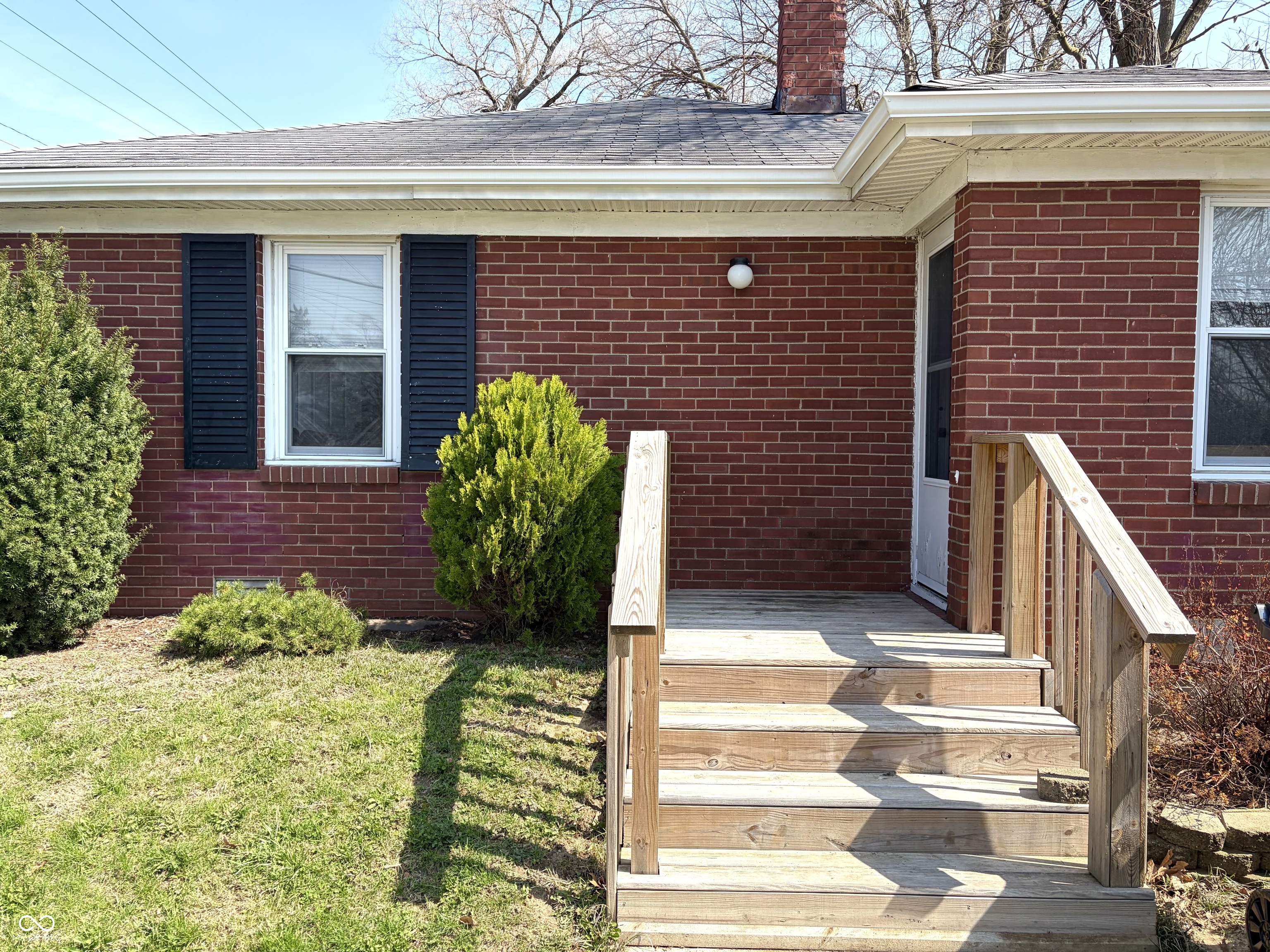 705 West 29th Street Anderson, IN 46016 - Photo 4 of 15