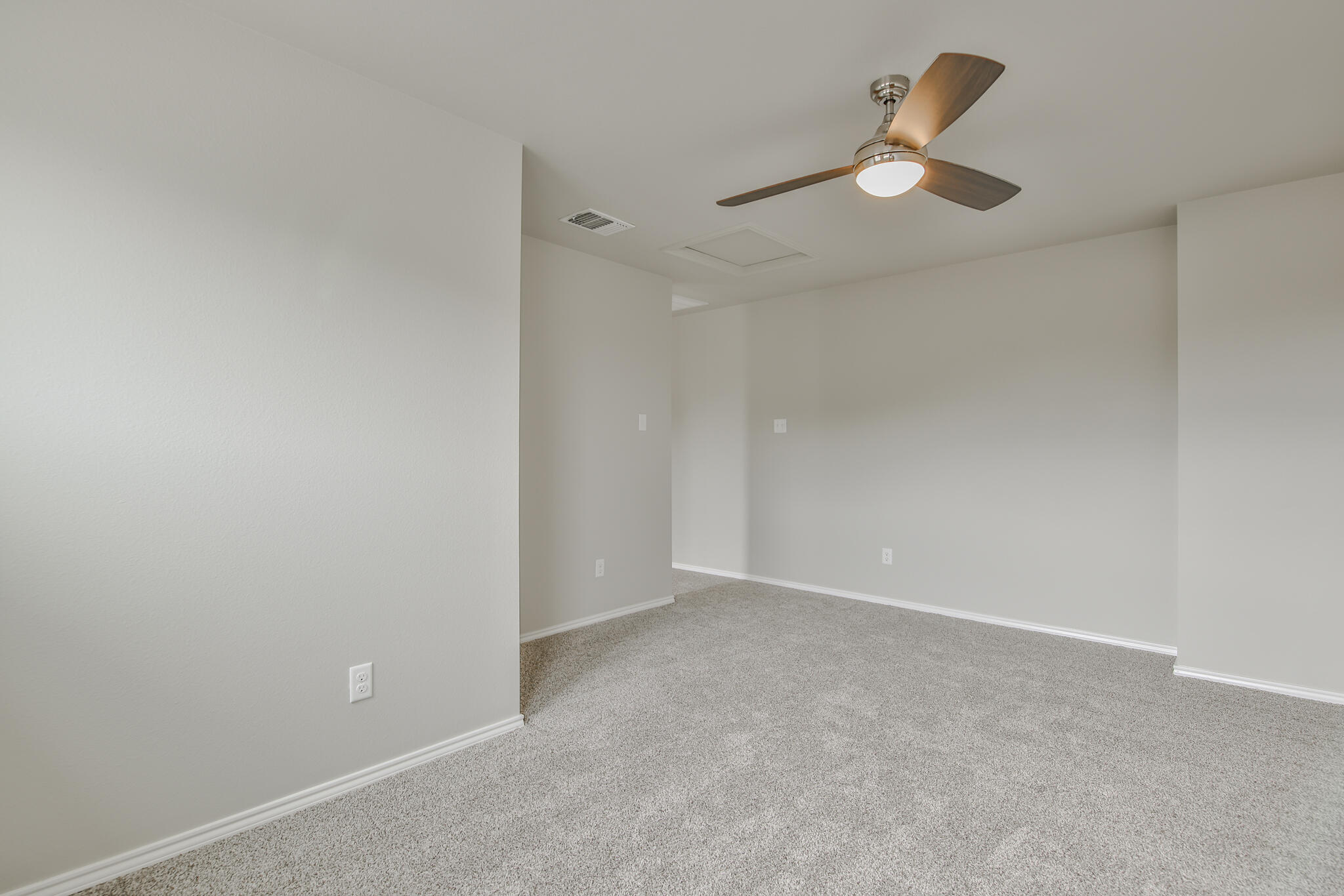 3115-3117 74th Street Lubbock, TX 79423 - Photo 25 of 37 a view of an empty room