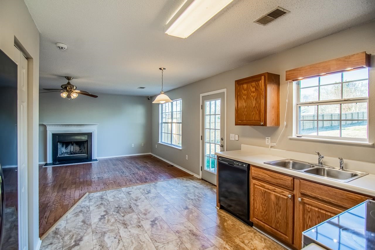 403 Tripmont Court Simpsonville, SC 29680 - Photo 10 of 34