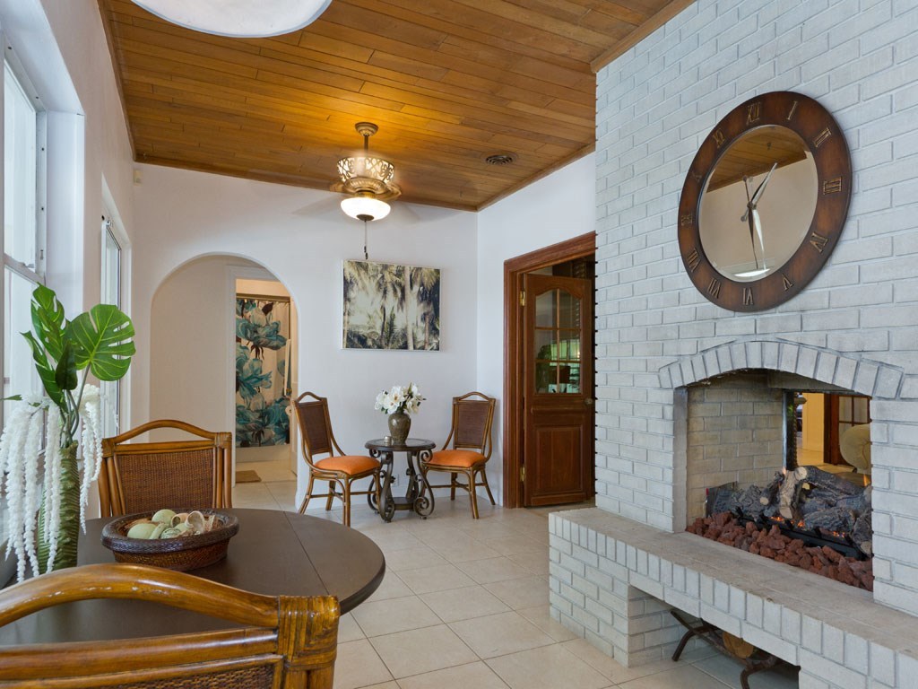 611 Date Palm Road Vero Beach, FL 32963 - Photo 12 of 36