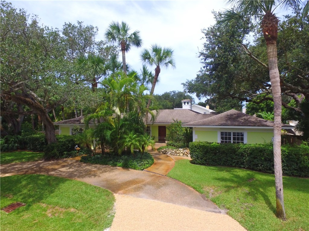 611 Date Palm Road Vero Beach, FL 32963 - Photo 2 of 36