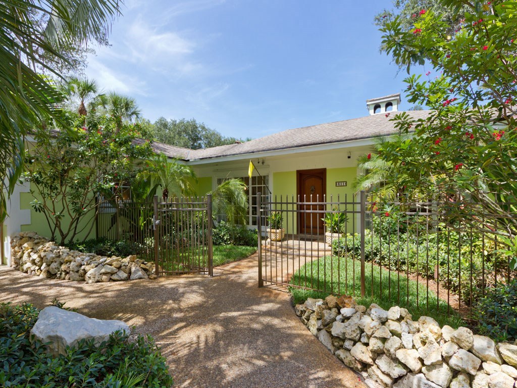 611 Date Palm Road Vero Beach, FL 32963 - Photo 3 of 36