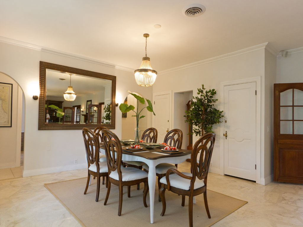 611 Date Palm Road Vero Beach, FL 32963 - Photo 4 of 36