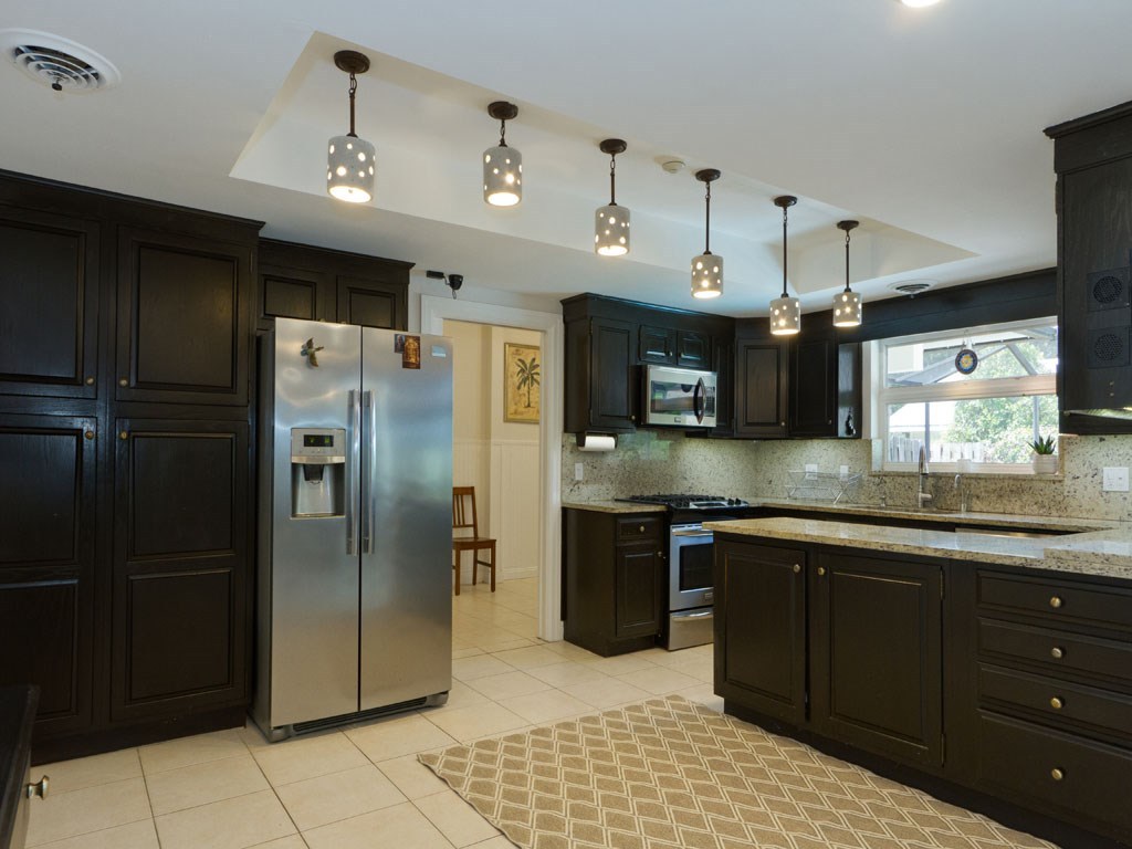 611 Date Palm Road Vero Beach, FL 32963 - Photo 9 of 36