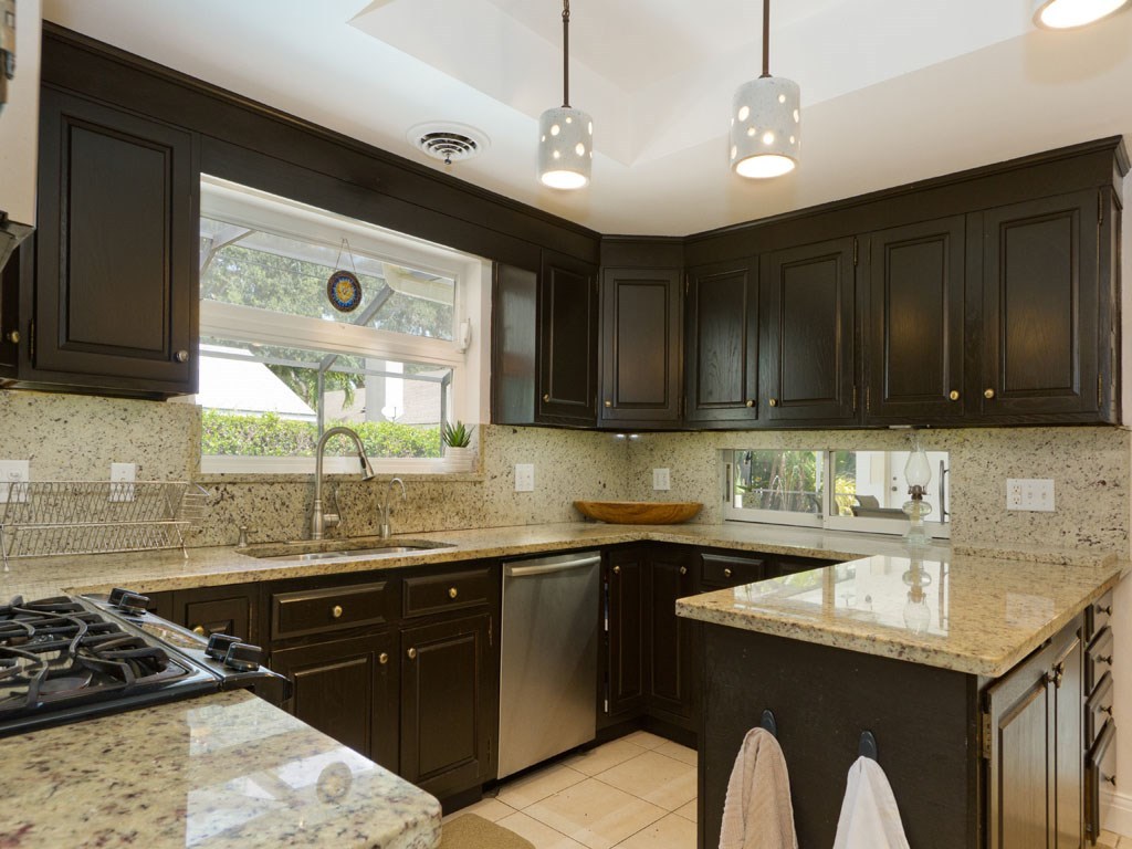 611 Date Palm Road Vero Beach, FL 32963 - Photo 10 of 36