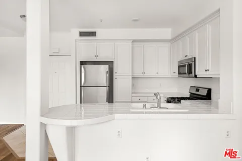 $785,000 | 13044 Pacific Promenade, Unit 214, Playa Vista, CA 90094