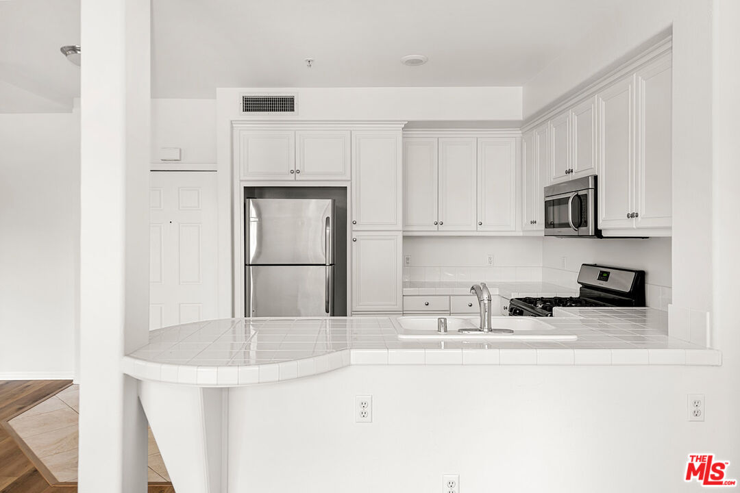 13044 Pacific Promenade, Unit 214 Playa Vista, CA 90094 - Photo 7 of 23