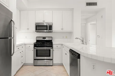 $785,000 | 13044 Pacific Promenade, Unit 214, Playa Vista, CA 90094