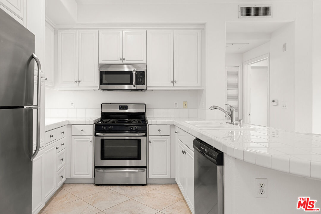 13044 Pacific Promenade, Unit 214 Playa Vista, CA 90094 - Photo 8 of 23