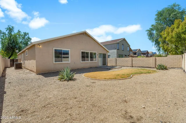 $1,995 | 13644 West San Juan Avenue, Litchfield Park, AZ 85340