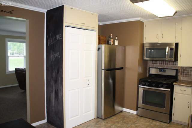 139 Elms Road Flushing, MI 48433 - Photo 10 of 37 21209521-9.JPG