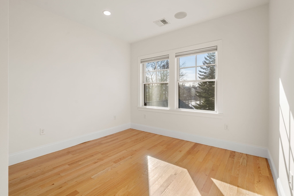 18 Robert Street, Unit 14 Boston, MA 02131 - Photo 15 of 24