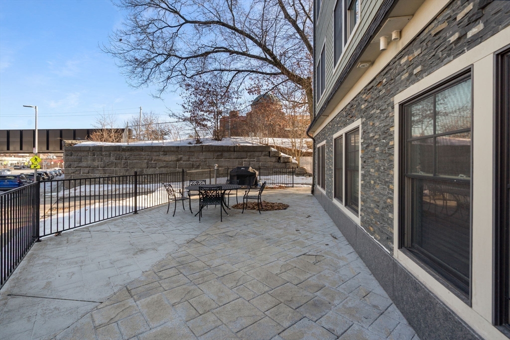 18 Robert Street, Unit 14 Boston, MA 02131 - Photo 22 of 24