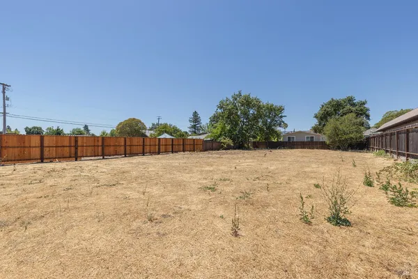 $425,000 | 673 2nd Street West, Sonoma, CA 95476