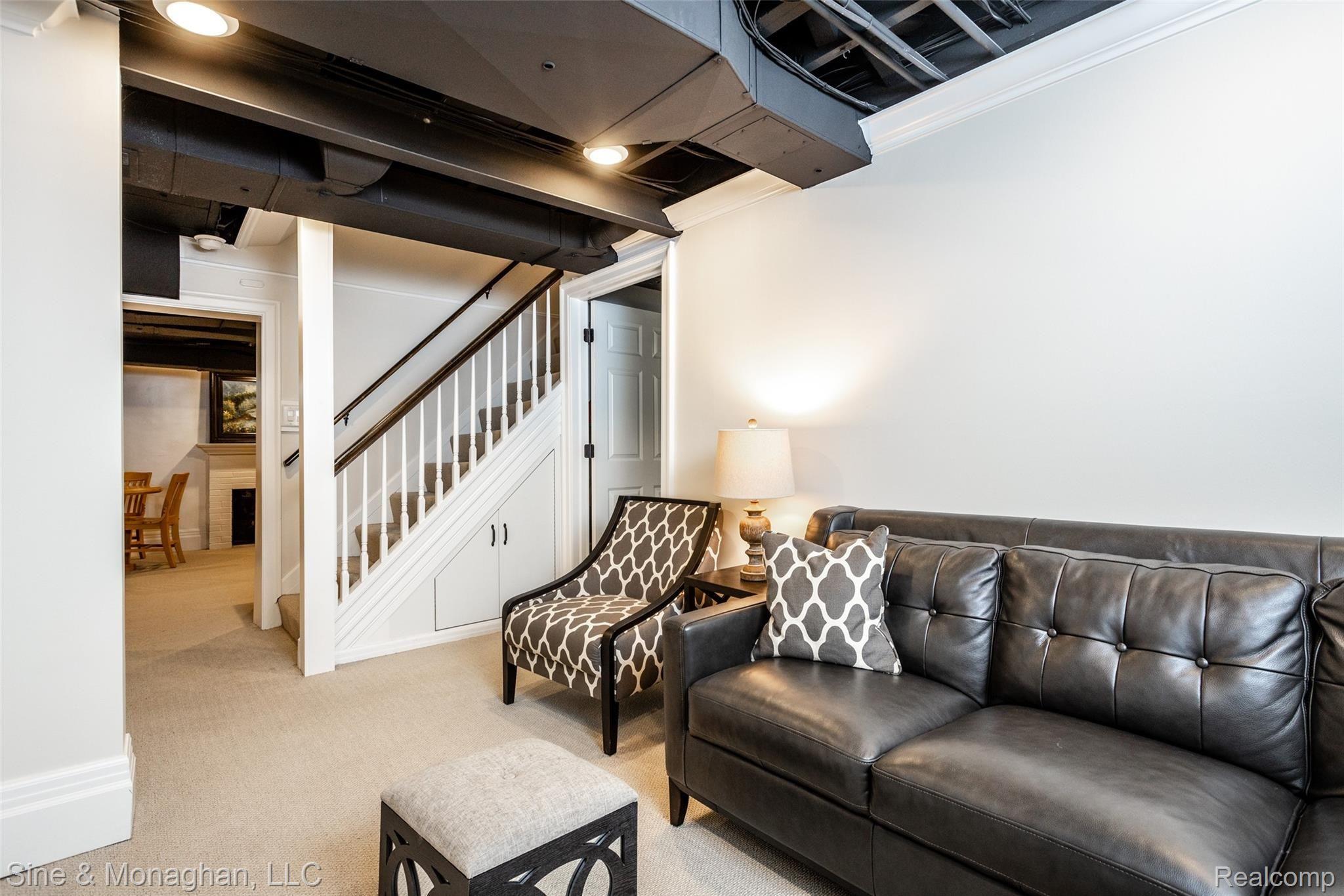 901 South Oxford Road Grosse Pointe, MI 48236 - Photo 64 of 72 901 S Oxford L063.jpg
