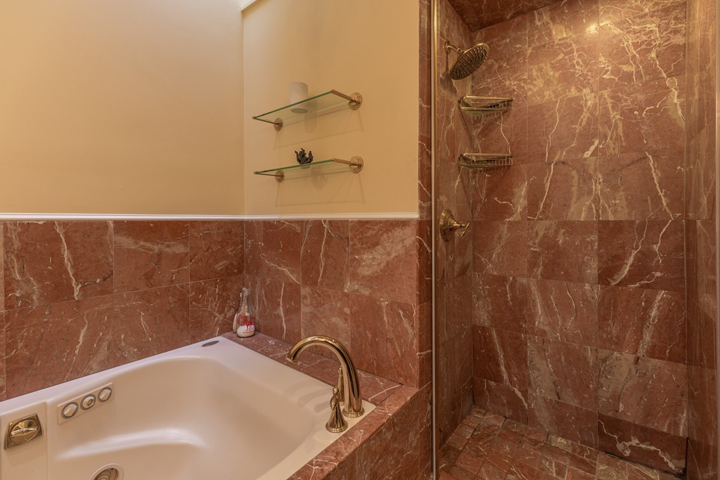 37 Bay State Road, Unit 6 Boston, MA 02215 - Photo 21 of 25 a bathroom with a sink