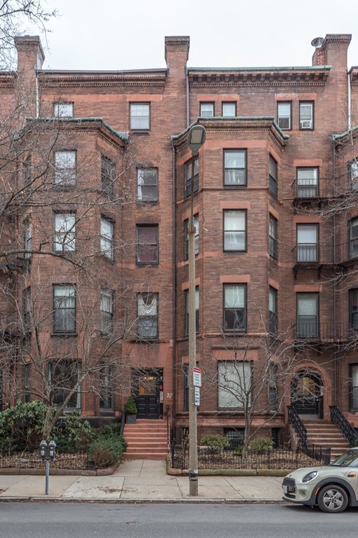 37 Bay State Road, Unit 6 Boston, MA 02215 - Photo 24 of 25 a front view of a building