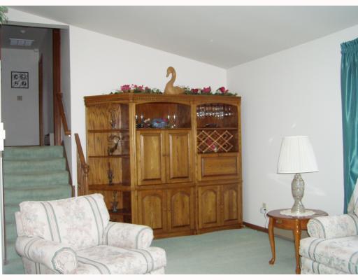 265 Deerfield Road Washington, PA 15301 - Photo 4 of 18 Living Room.