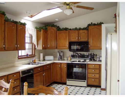 265 Deerfield Road Washington, PA 15301 - Photo 6 of 18 Kitchen.