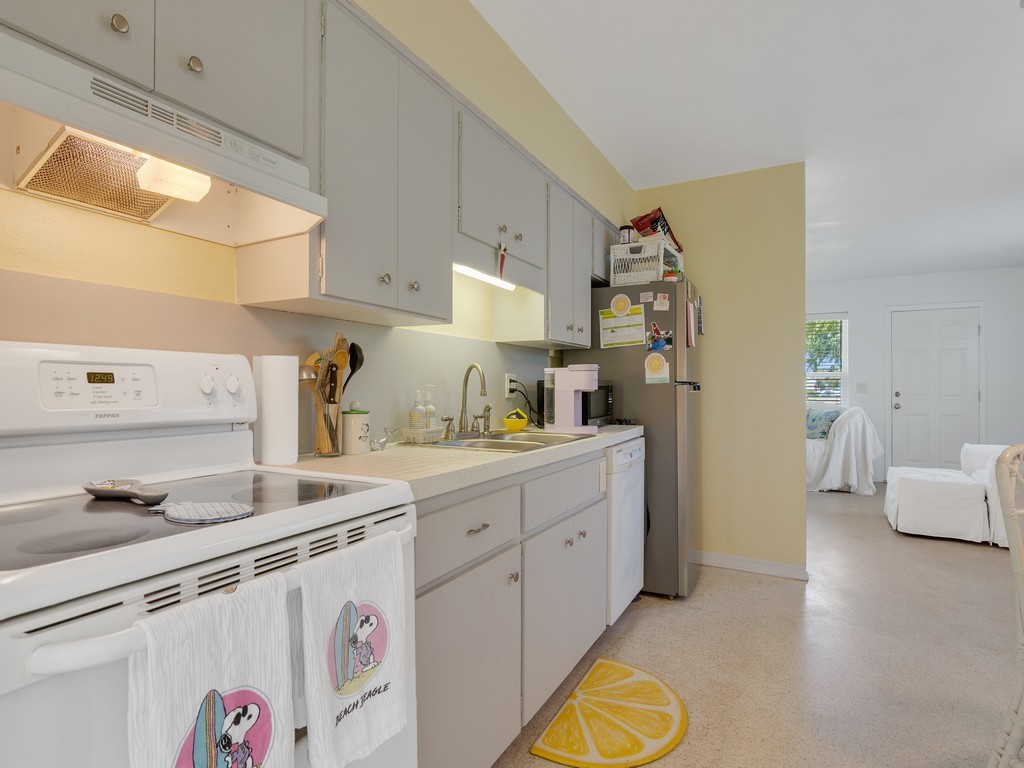 546-556 Azalea Lane Vero Beach, FL 32963 - Photo 8 of 18 a kitchen with cabinets and wooden floor
