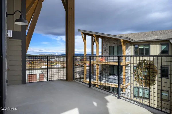 a view of livingroom with furniture