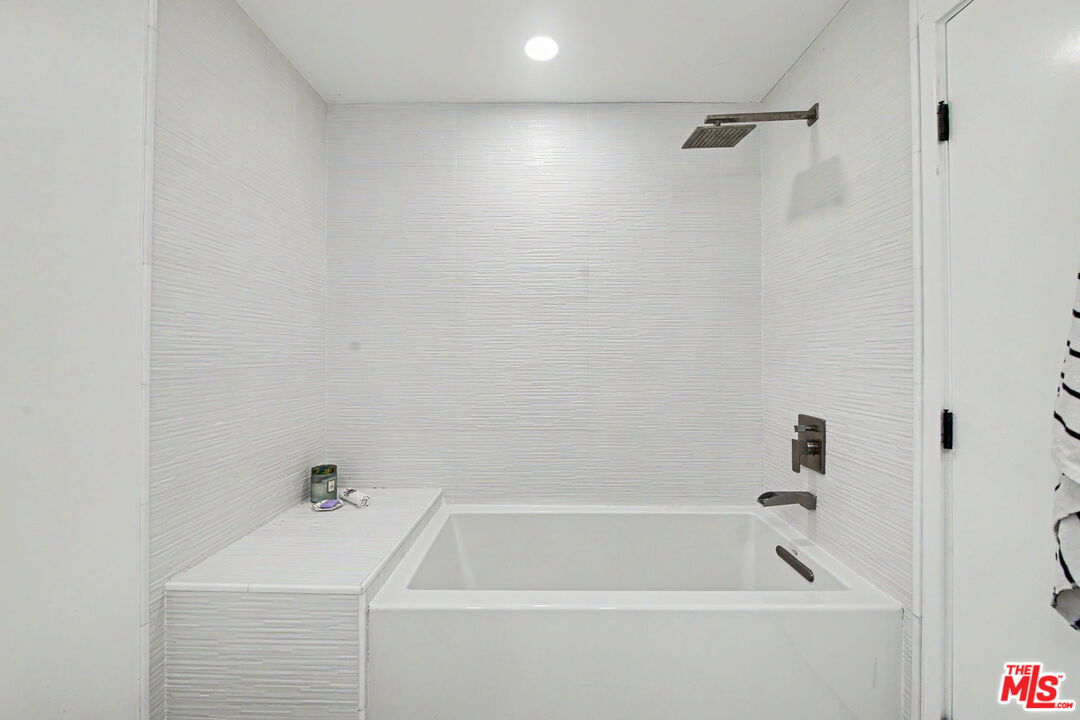 13019 Sky Valley Road Los Angeles, CA 90049 - Photo 39 of 49