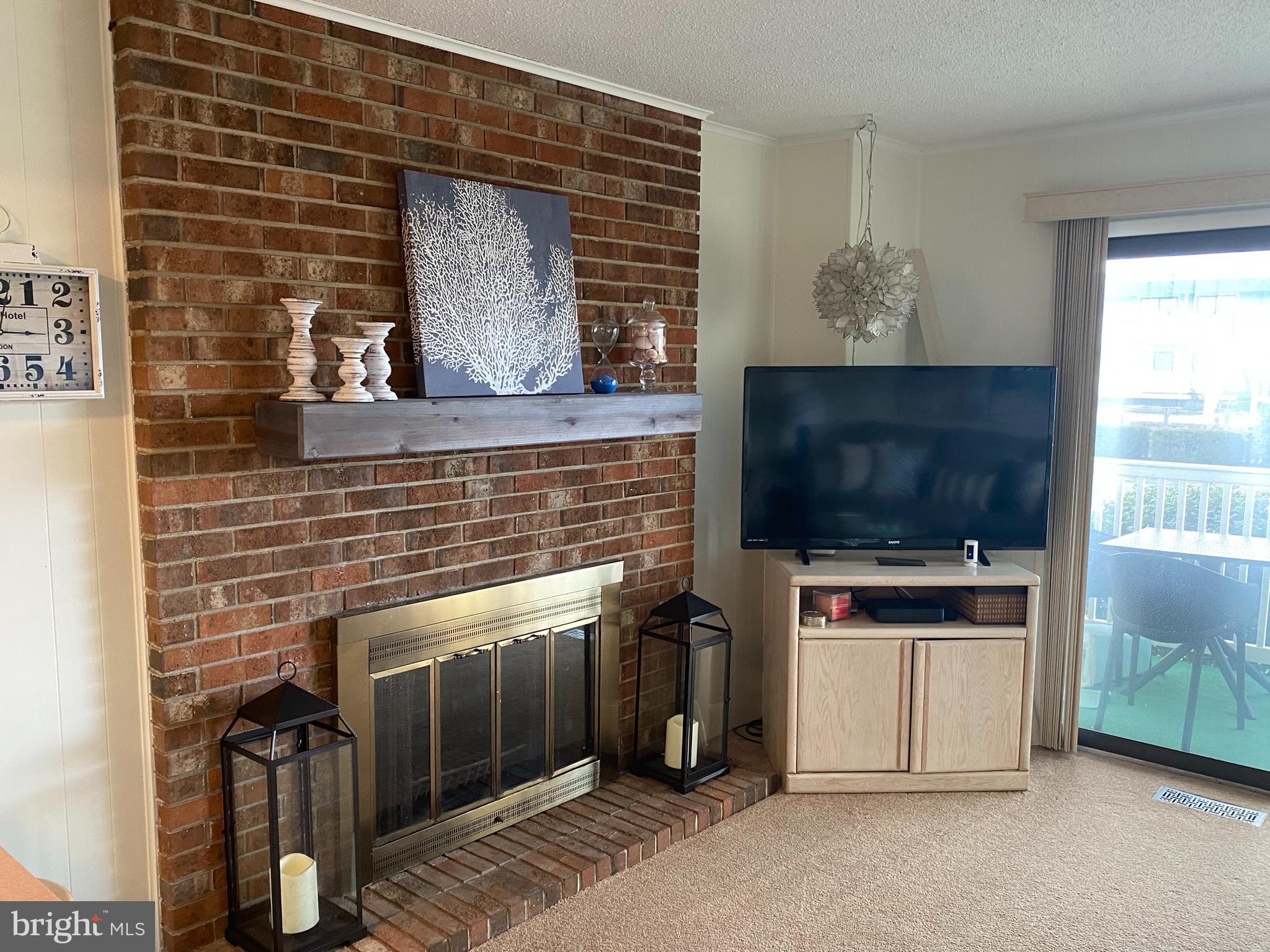 701 Rusty Anchor Road, Unit 15 Ocean City, MD 21842 - Photo 7 of 33 Living Room