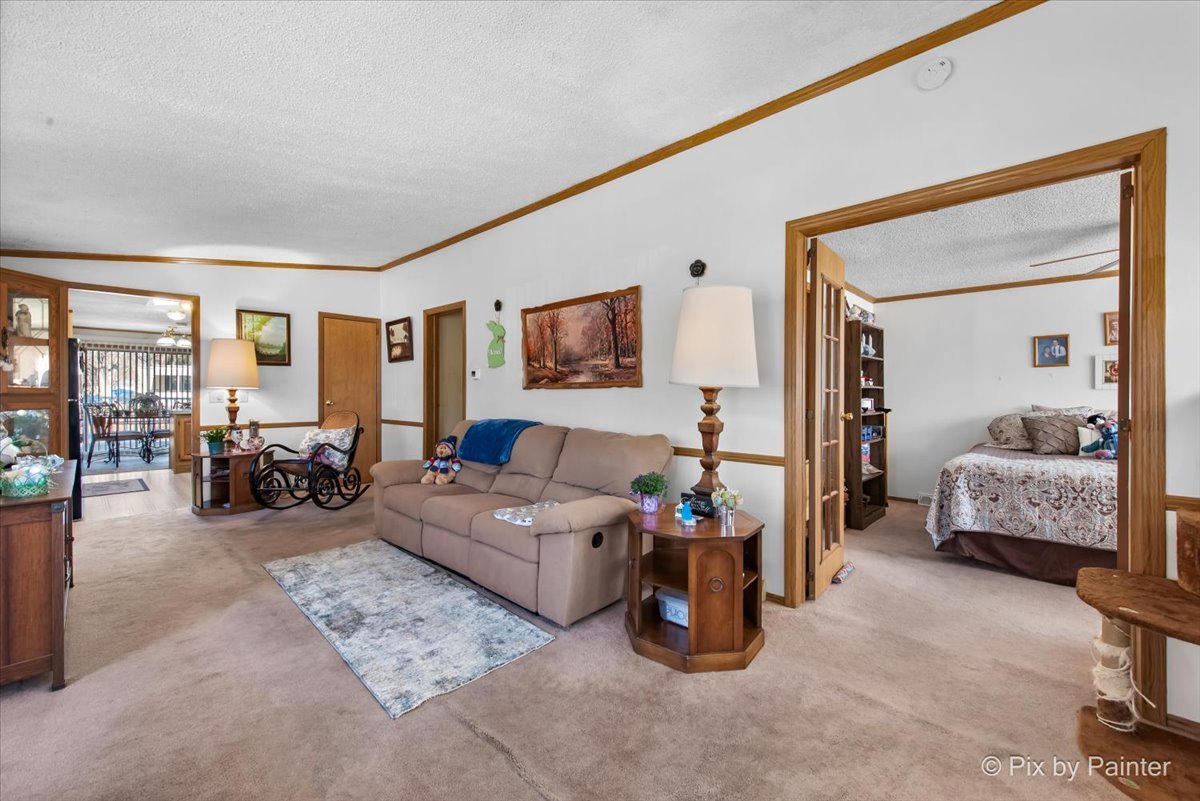 232 Bayview Road Elgin, IL 60123 - Photo 3 of 33