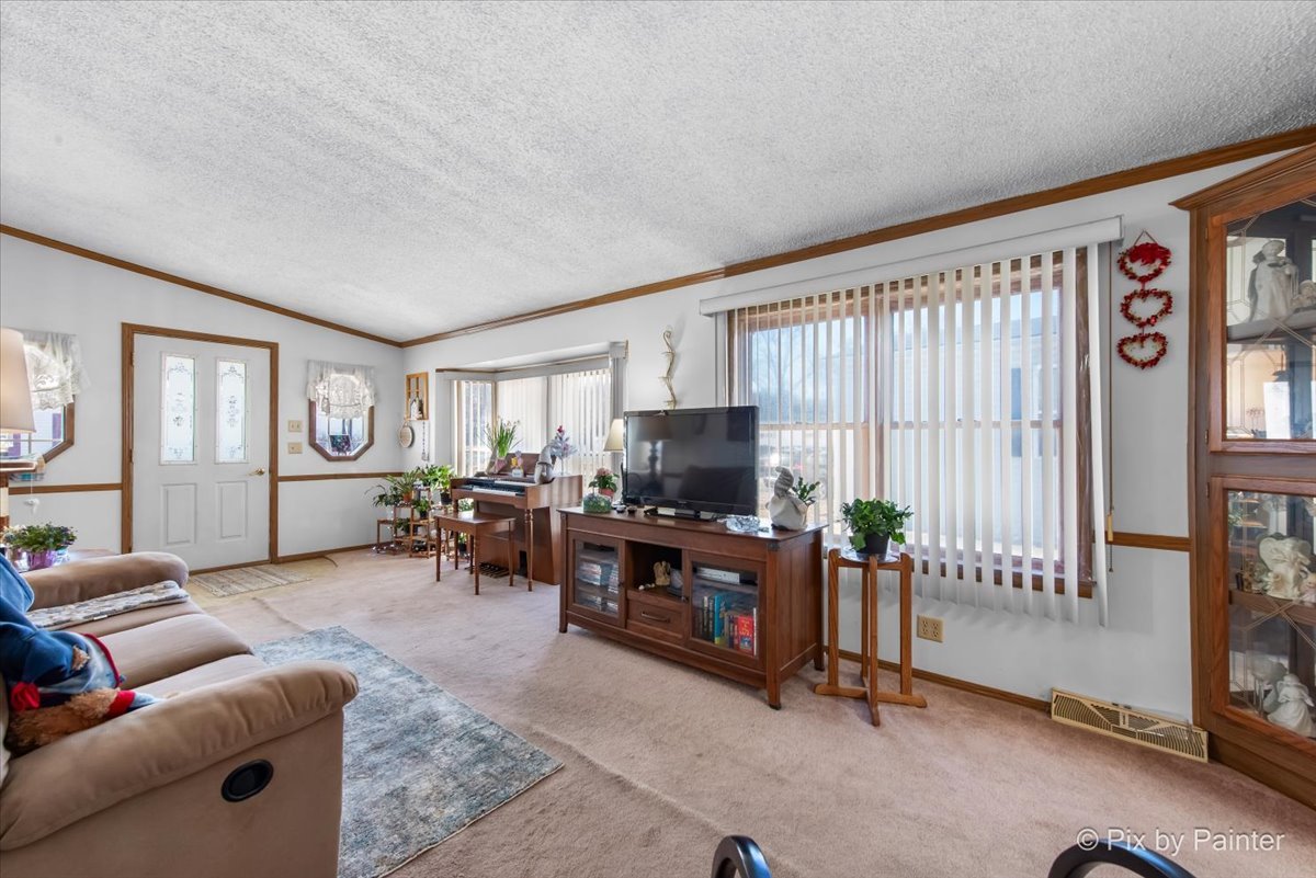 232 Bayview Road Elgin, IL 60123 - Photo 4 of 33