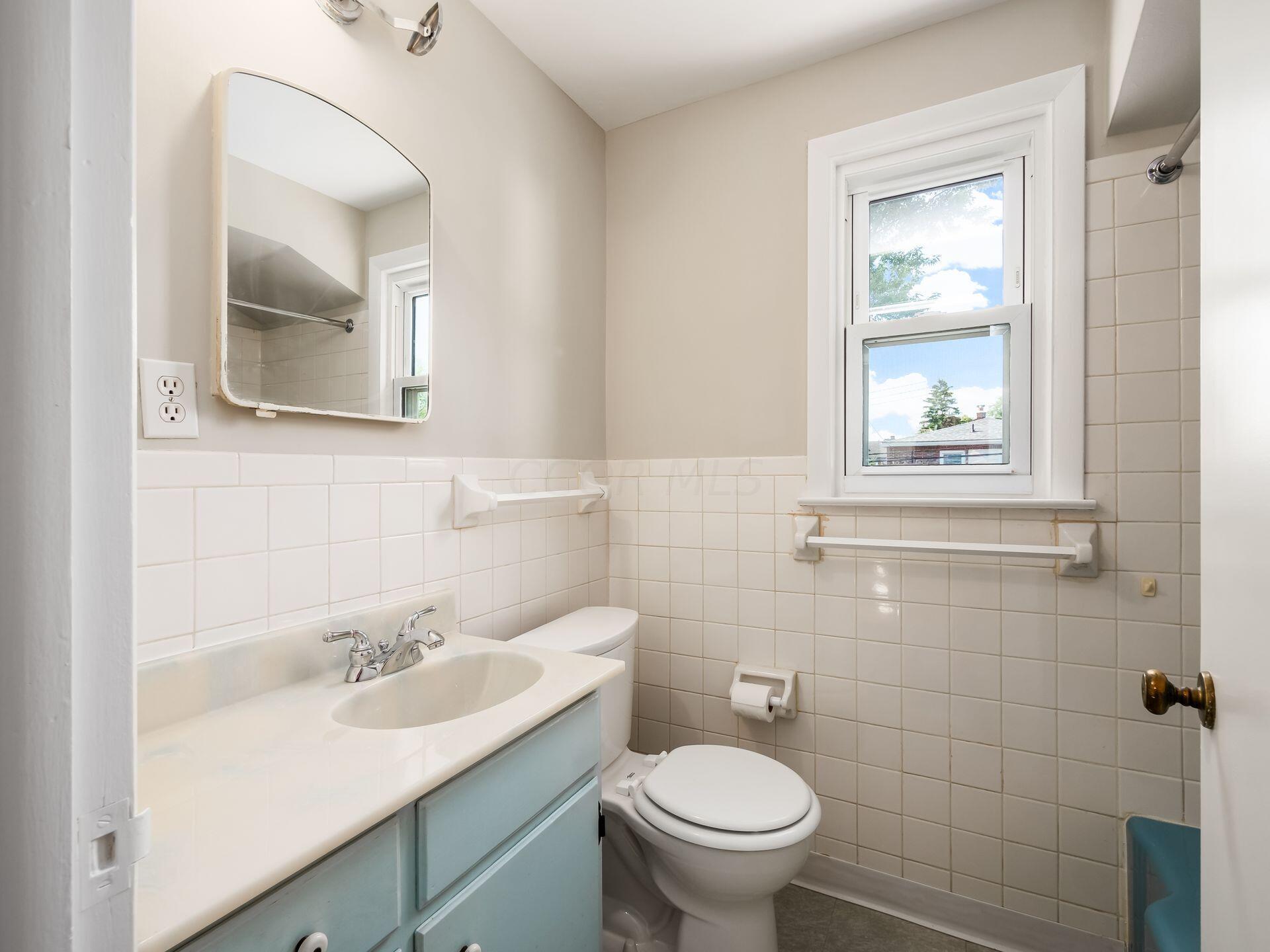 1569 Barrington Road Columbus, OH 43221 - Photo 26 of 43 Second Floor Full Bathroom