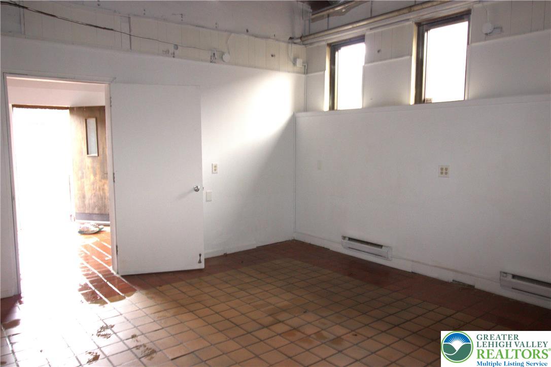1020 Currant Street Catasauqua, PA 18032 - Photo 17 of 19