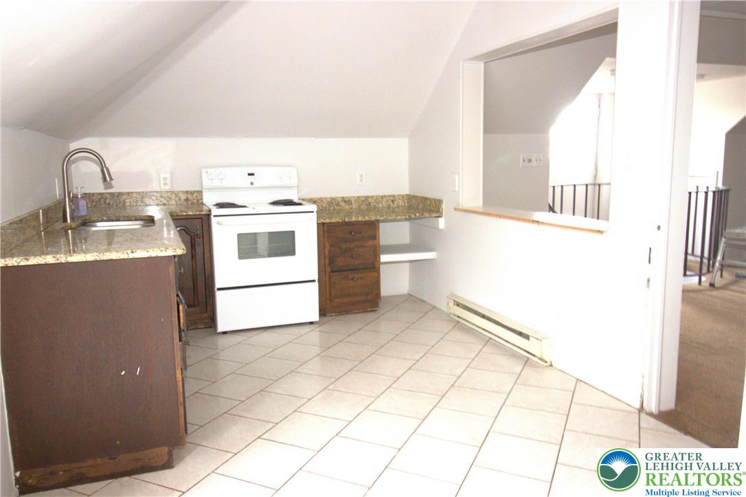 1020 Currant Street Catasauqua, PA 18032 - Photo 4 of 19