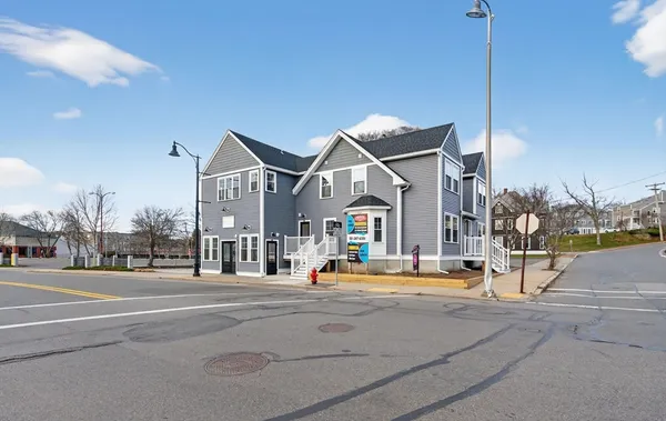 $2,500 | 371 Cabot Street, Unit 201, Beverly, MA 01915