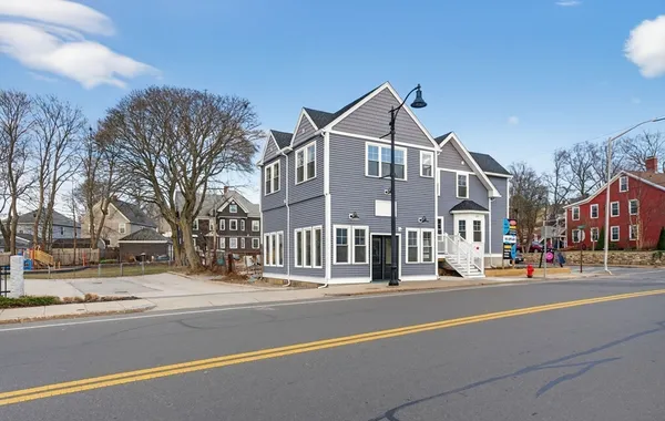 $2,500 | 371 Cabot Street, Unit 201, Beverly, MA 01915