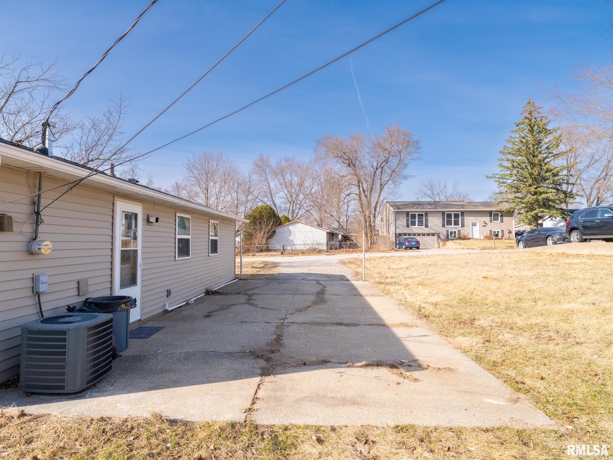 502 Briargate Road Washington, IL 61571 - Photo 32 of 36 Gallery Image 32