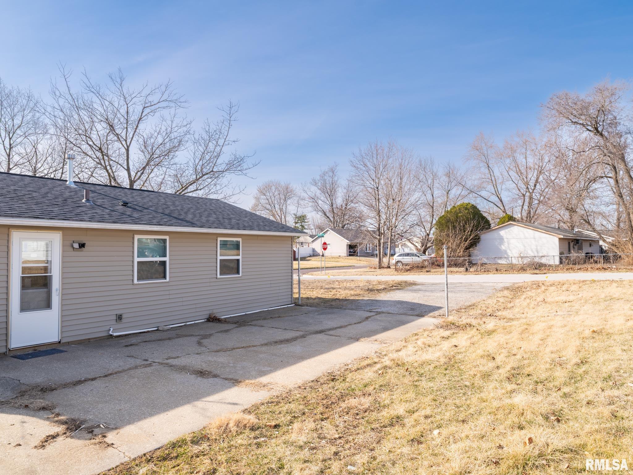 502 Briargate Road Washington, IL 61571 - Photo 33 of 36 Gallery Image 33