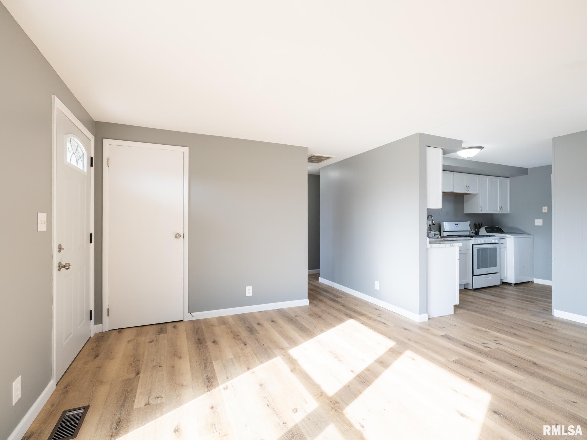 502 Briargate Road Washington, IL 61571 - Photo 6 of 36 Gallery Image 6
