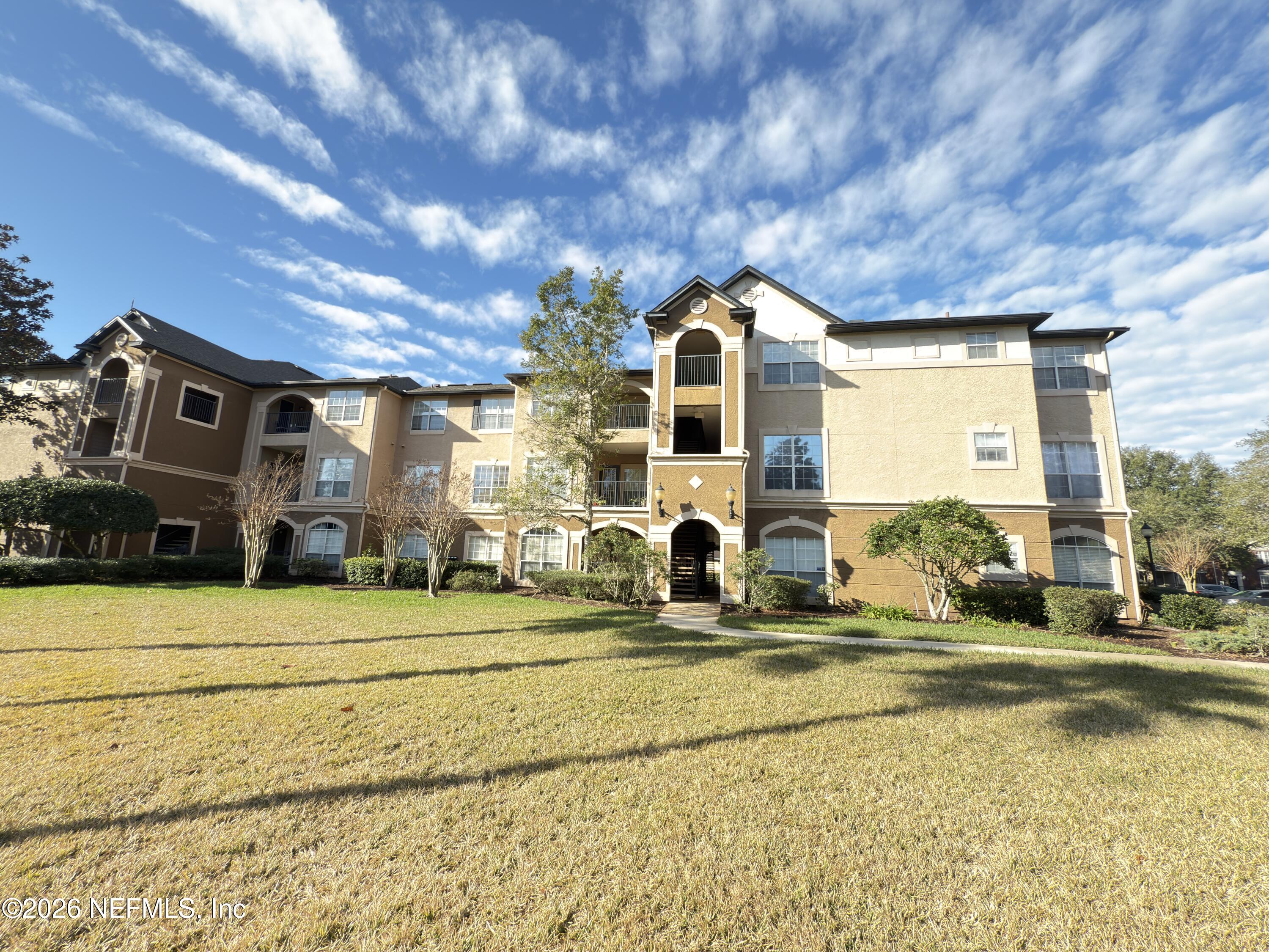 10961 Burnt Mill Road, Unit 225 Jacksonville, FL 32256 - Photo 10 of 17 a view of pool with yard