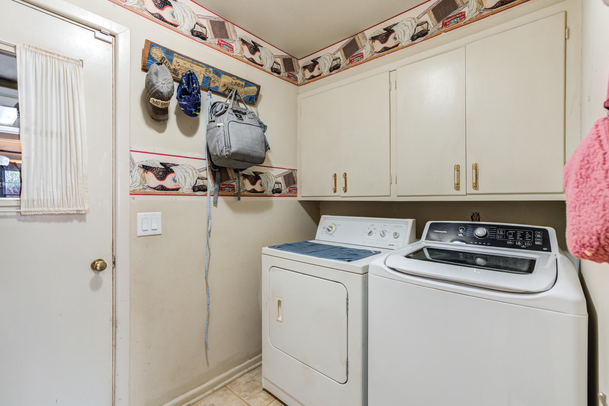 2132 69th Street Lubbock, TX 79412 - Photo 20 of 38 a utility room with dryer and washer
